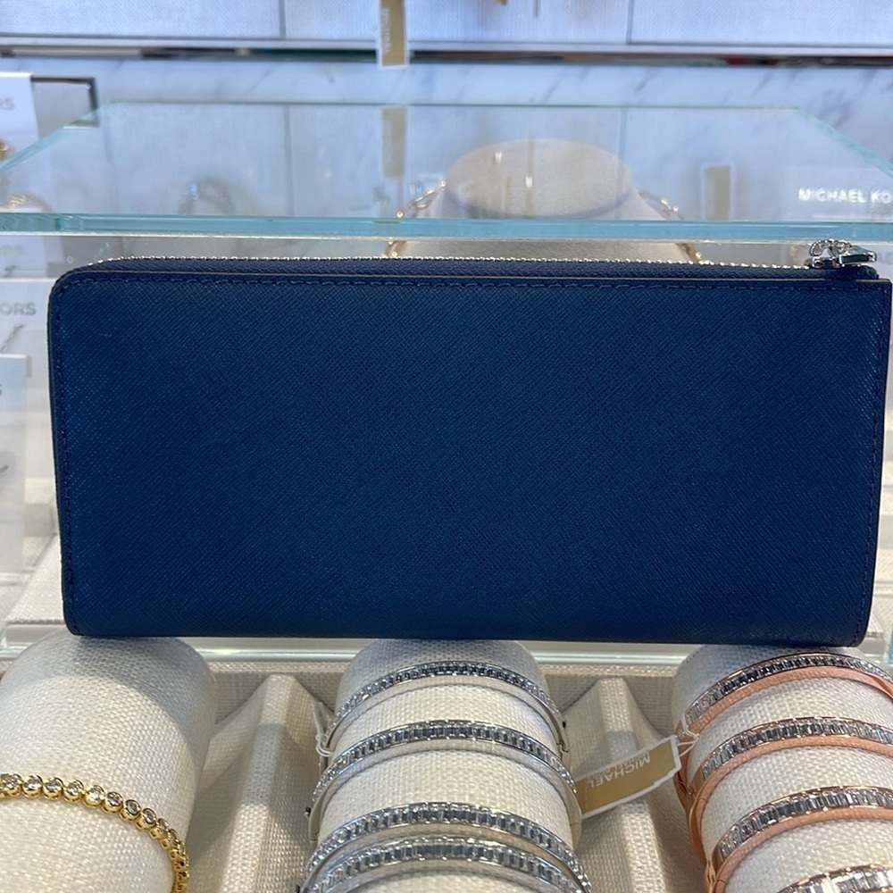 MICHAEL KORS Jet Set Travel Large Saffiano Leather Quarter-Zip Wallet
Navy 
NWT - Picture 12 of 16